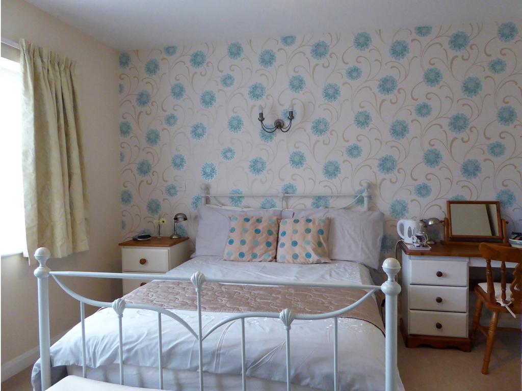 21 Park Lane Bed & Breakfast Corsham Bagian luar foto
